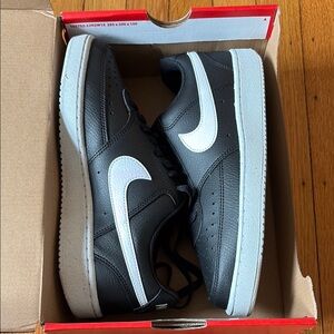 Nike Men's court vision sneakers